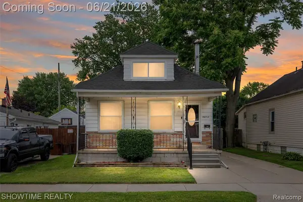 26518 Hollywood, Roseville, MI 48066
