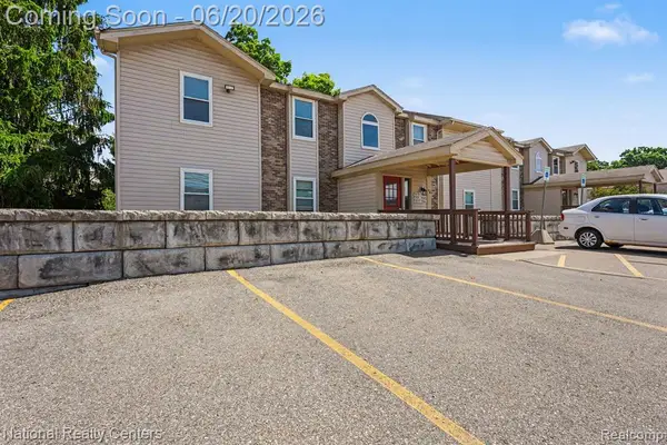 5076 Harbor Oak, Waterford, MI 48329