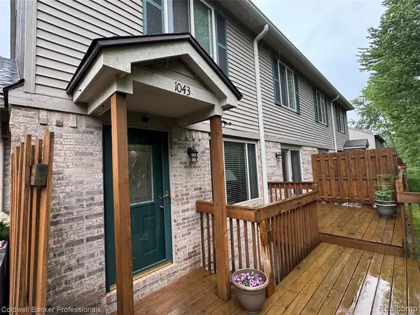 1043 Old Leake, Holly, MI 48442
