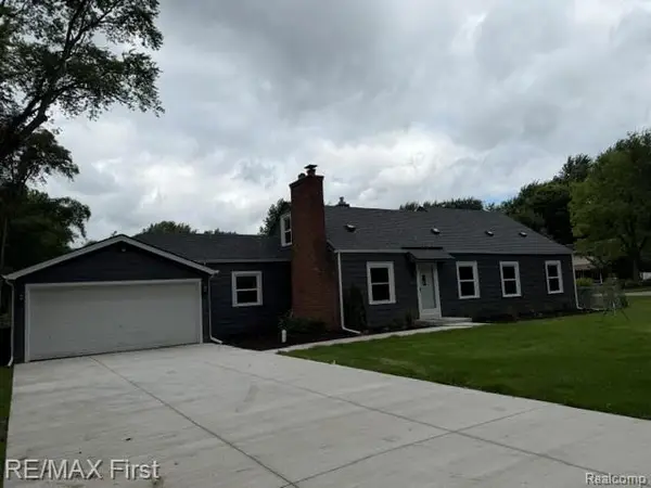 16045 Oporto, Livonia, MI 48154
