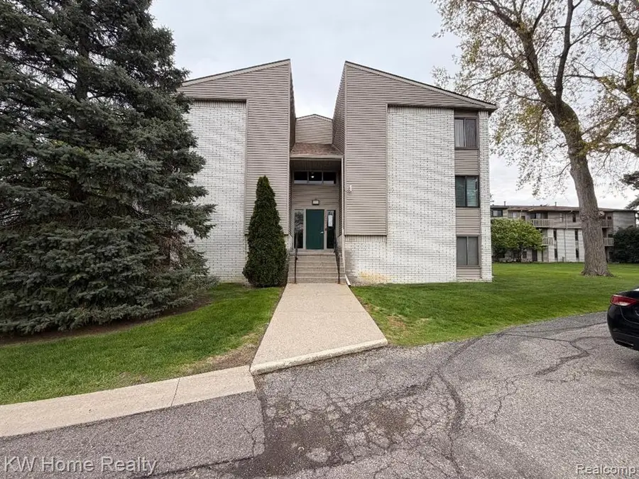 32005 W 12 Mile #204, Farmington, MI 48334 - #2