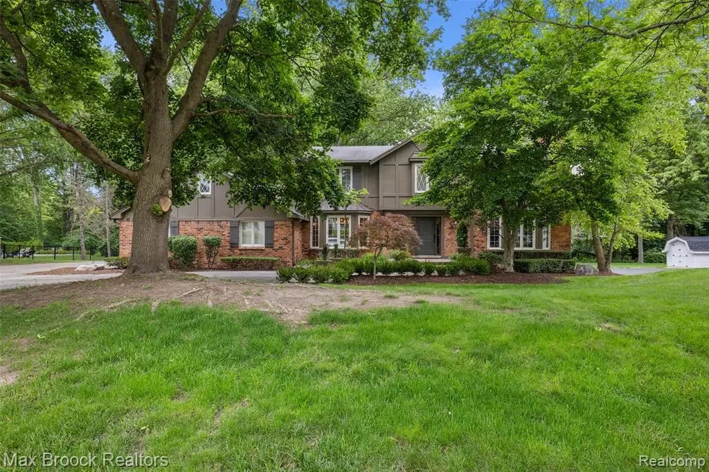 4627 Sunningdale, Bloomfield Hills, MI 48302 - #1