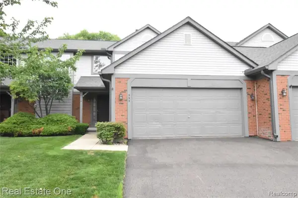 555 Winwood, Walled Lake, MI 48390