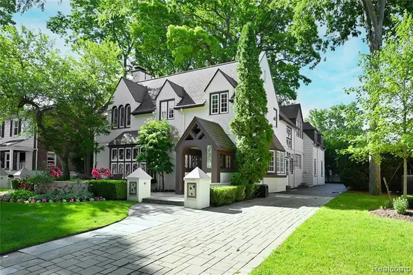 680 Wimbleton, Birmingham, MI 48009