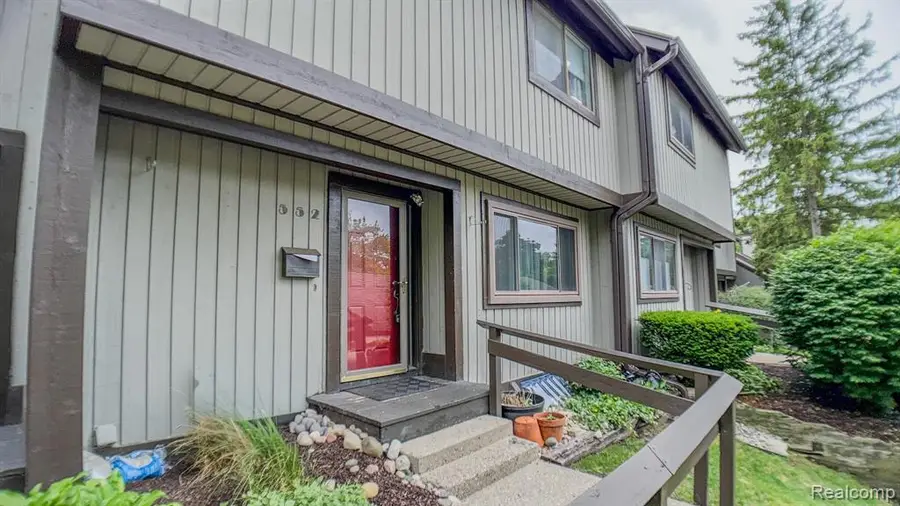 552 Foxboro, Brighton, MI 48116 - #2