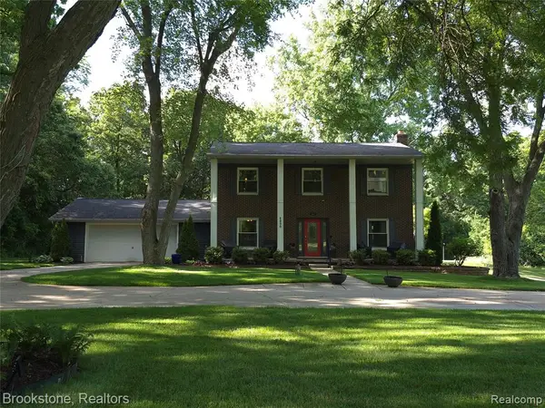 4890 Whipple Lake, Clarkston, MI 48348