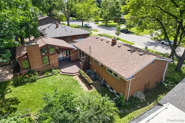 921 Raymond, Ann Arbor, MI 48103
