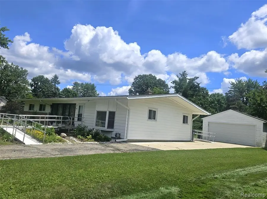 496 E Lovell, Troy, MI 48085 - #2