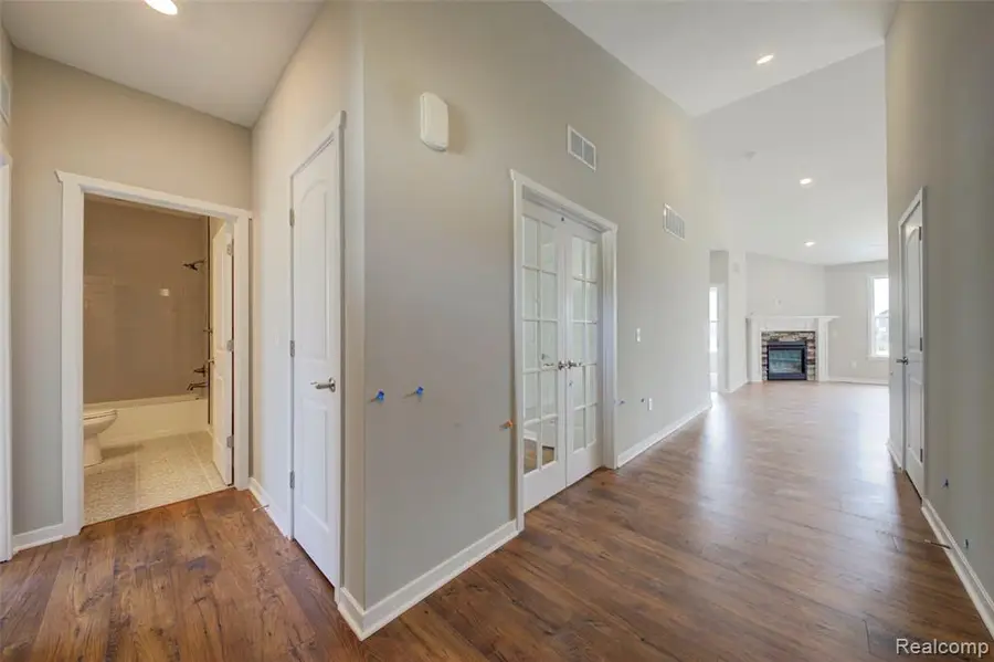 659 Round Rock Dr, Howell, MI 48843 - #3