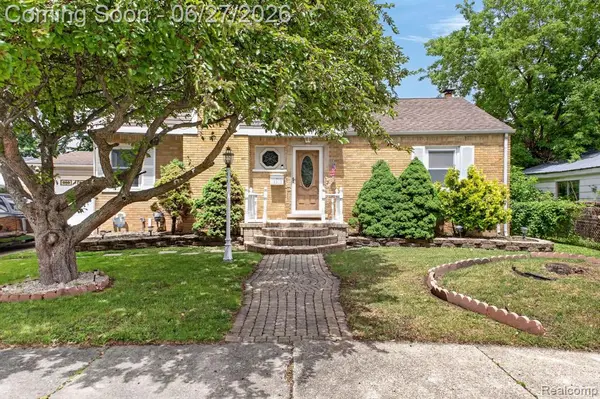 19315 Delaware, Roseville, MI 48066
