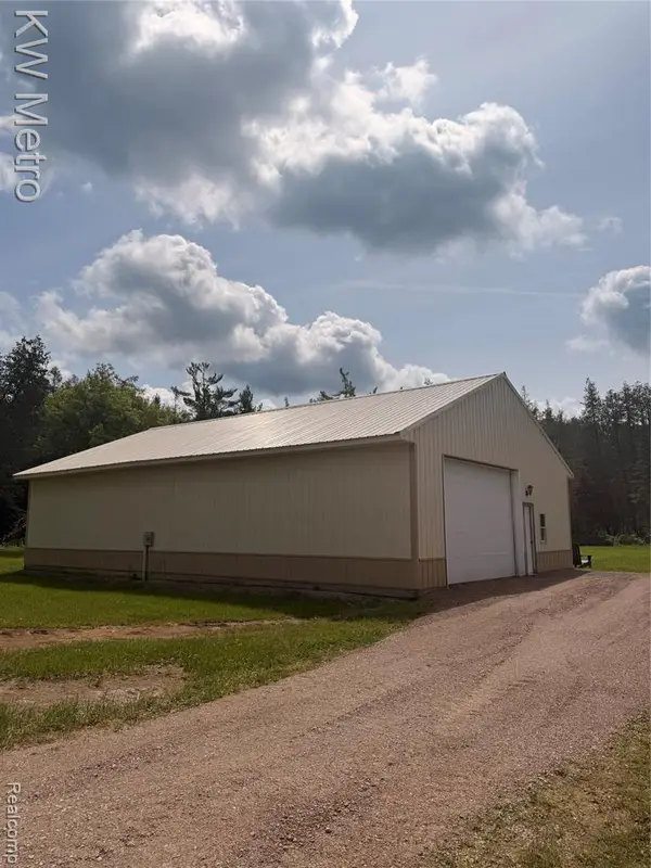 5749 Schultz, Indian River, MI 49749