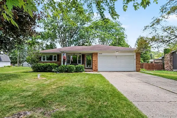 5449 S Genesee, Grand Blanc, MI 48439