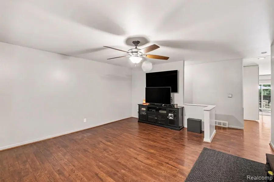 5449 S Genesee, Grand Blanc, MI 48439 - #2