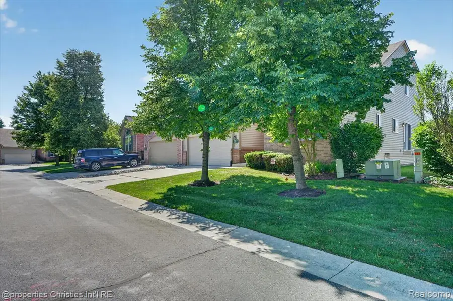 237 Winslow, Commerce Township, MI 48390 - #2