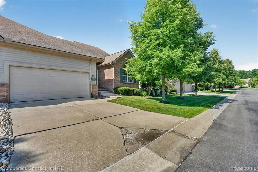 237 Winslow, Commerce Township, MI 48390 - #3