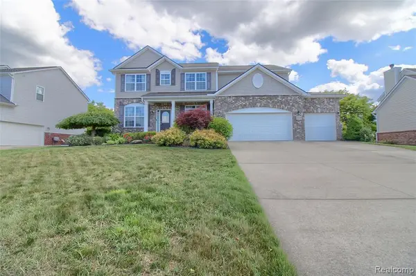 57649 Blossom Valley, New Hudson, MI 48165