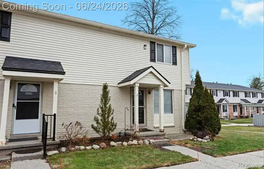 2092 Orchard Crest, Utica, MI 48317 - #2