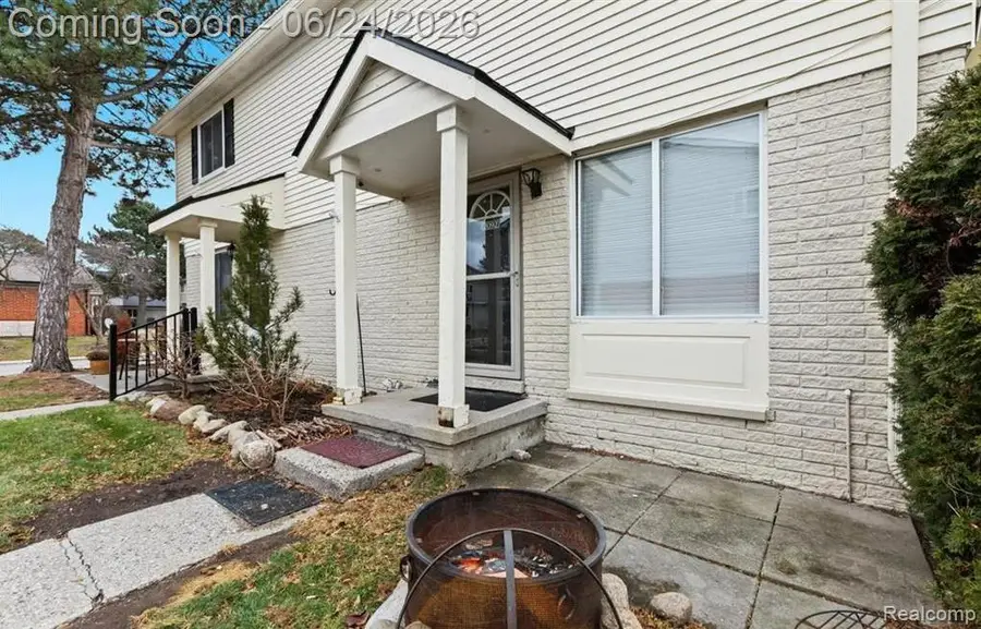 2092 Orchard Crest, Utica, MI 48317 - #3