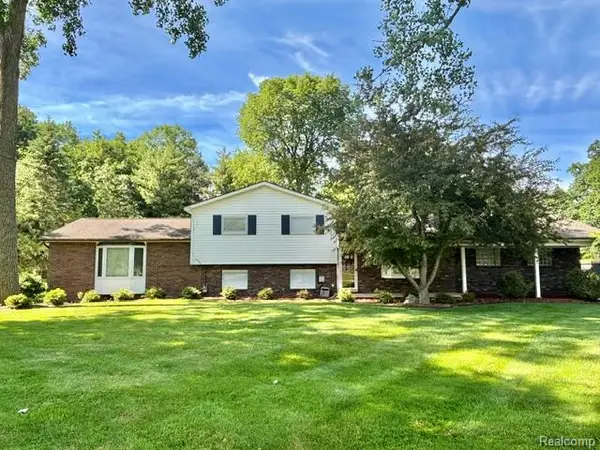 8695 Stout, Grosse Ile, MI 48138