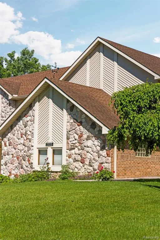 2325 7 Mile, South Lyon, MI 48178 - #2