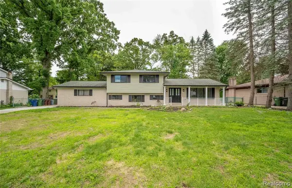 6742 Canterbury, Shelby Twp, MI 48316