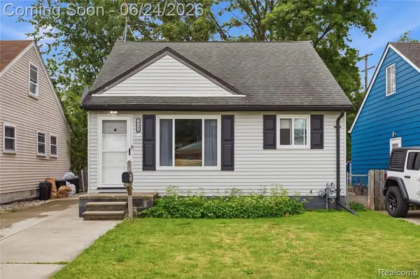 20644 Hollywood, Harper Woods, MI 48225