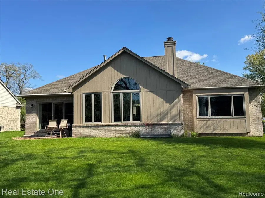 1668 S Shore, Rochester Hills, MI 48307 - #2