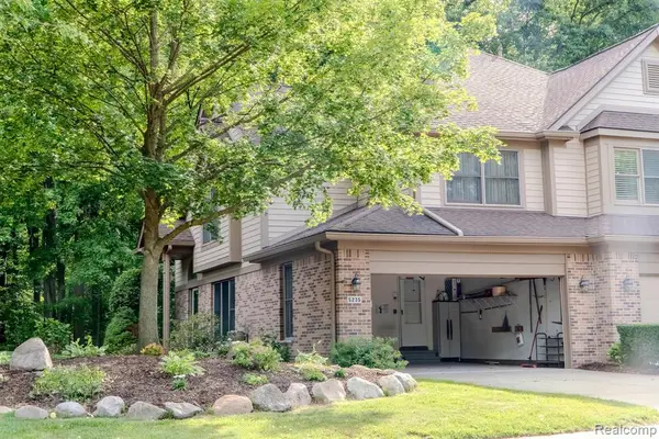 5235 Royal Vale #70, Dearborn, MI 48126