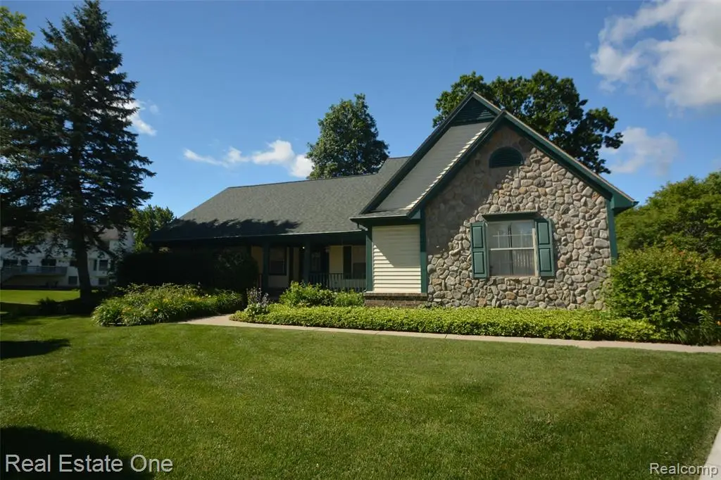 2140 W View, Lake Orion, MI 48360 - #1