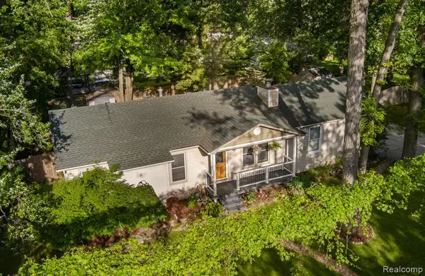 1665 Rosedale, West Bloomfield, MI 48324