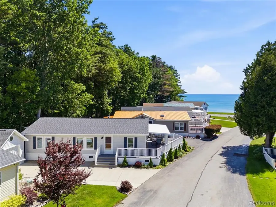 2545 Lakeshore, Applegate, MI 48401 - #2