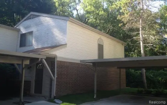 27153 Farmbrook Villa, Southfield, MI 48034
