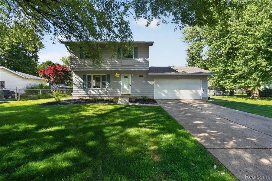 5521 Independence Colony, Grand Blanc, MI 48439 - #3
