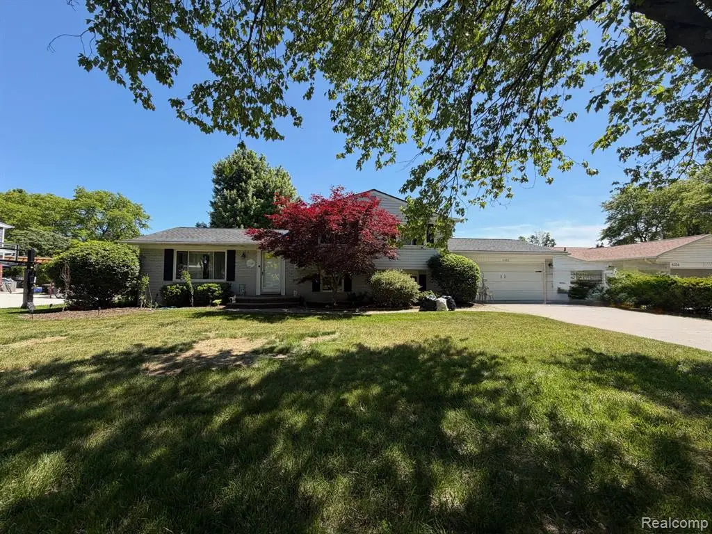 6366 Walker, Troy, MI 48085 - #1