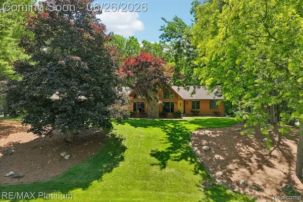 6100 Oak Valley, Whitmore Lake, MI 48189
