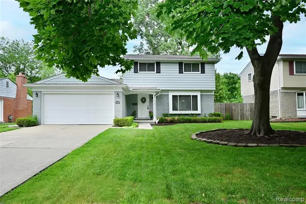 29981 Rock Creek, Southfield, MI 48076