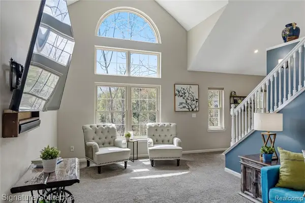 601 Village, Milford, MI 48381