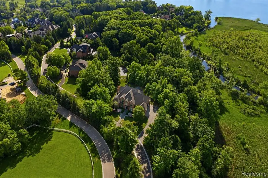 1920 Heron Ridge, Bloomfield Hills, MI 48302 - #2