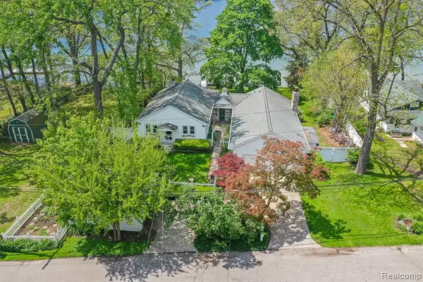 1786 Point, Commerce Twp, MI 48382