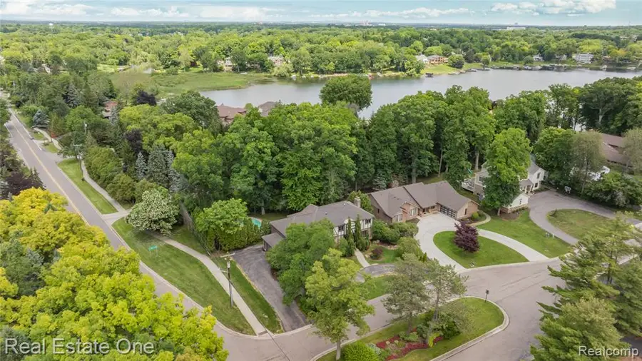 2250 Bloomfield Woods, West Bloomfield, MI 48323 - #3