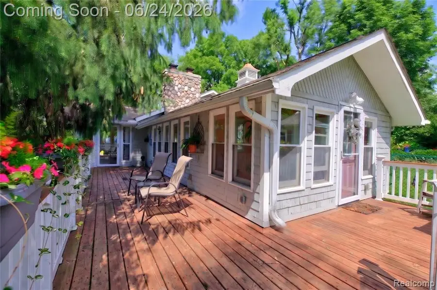 75 W Burdick, Oxford, MI 48371 - #2