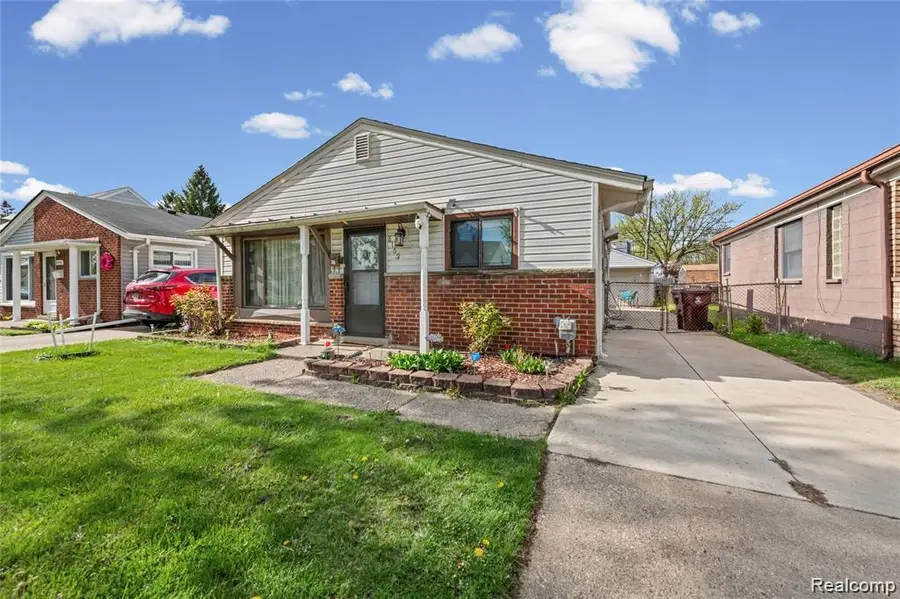 8153 Dale, Center Line, MI 48015 - #2