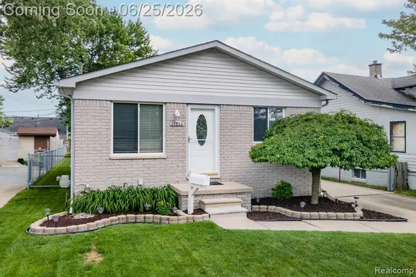27860 Kaufman, Roseville, MI 48066