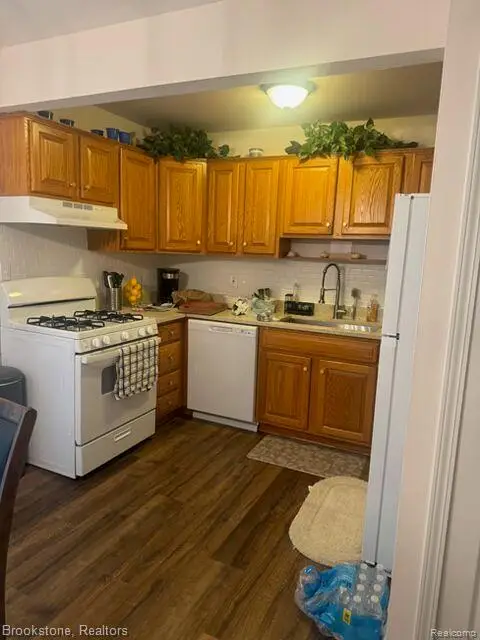 45746 Kensington, Utica, MI 48317 - #3