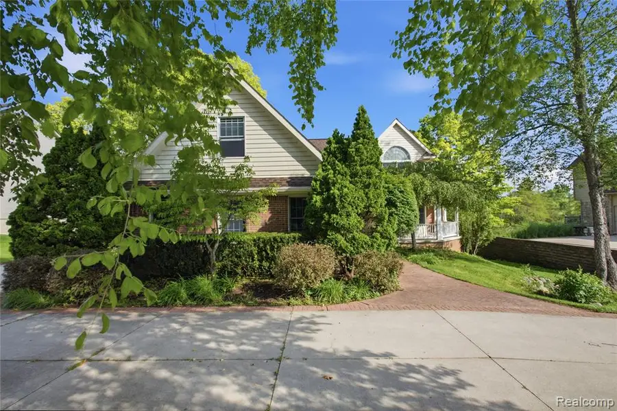 9015 Huron Bluffs, White Lake, MI 48386 - #2