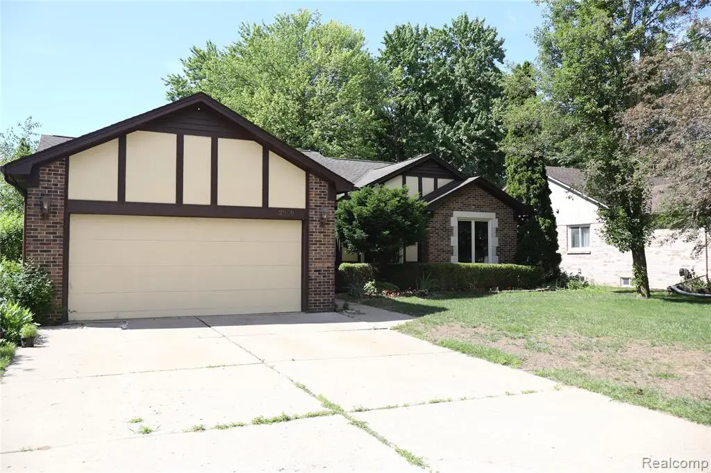 2800 Ranieri, Troy, MI 48085 - #1