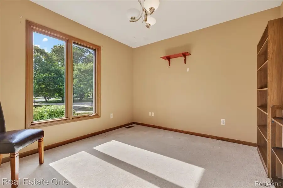 417 Eckford, Troy, MI 48085 - #3