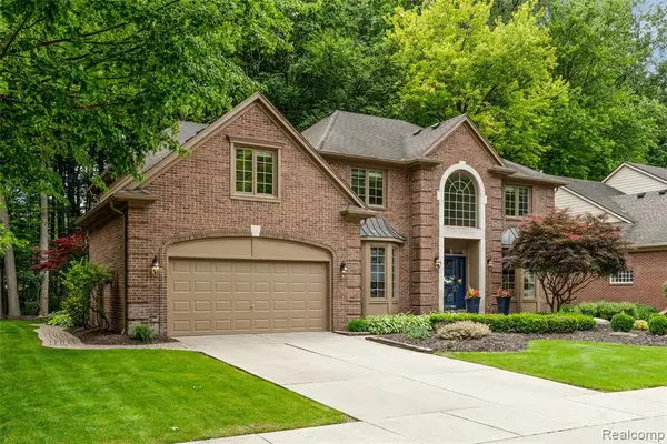 2176 Oakwood, Troy, MI 48085