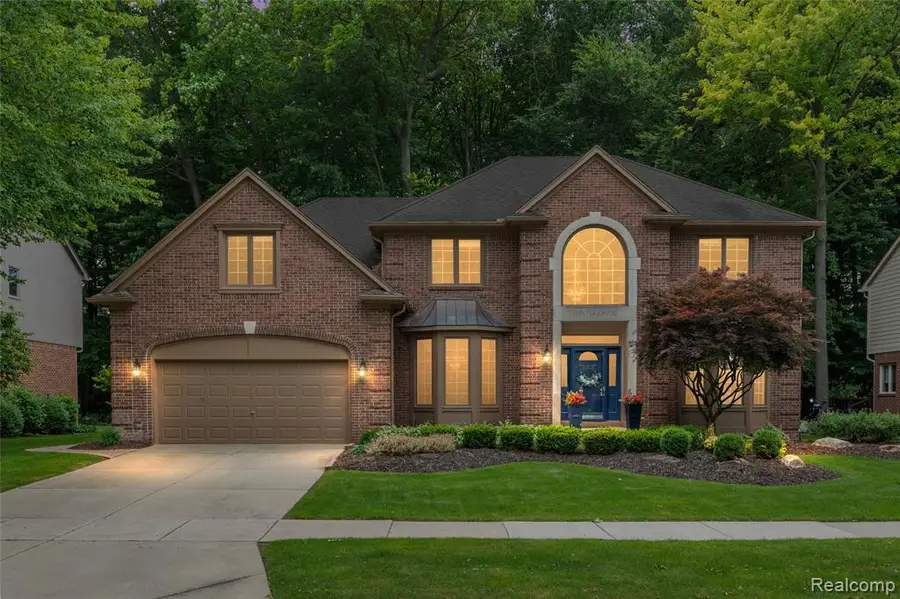 2176 Oakwood, Troy, MI 48085 - #2