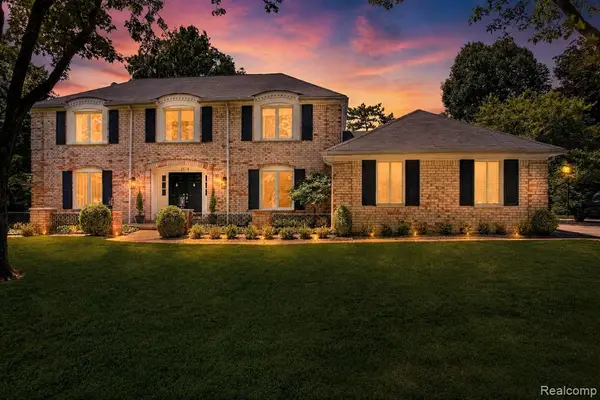 2574 Fox Chase, Troy, MI 48098